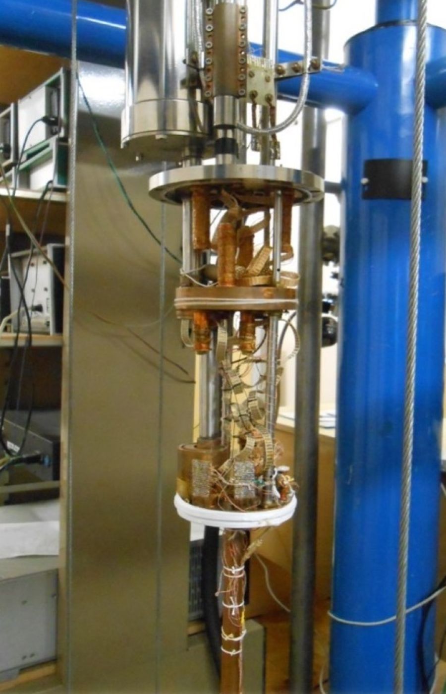 Helium-3 cryostat